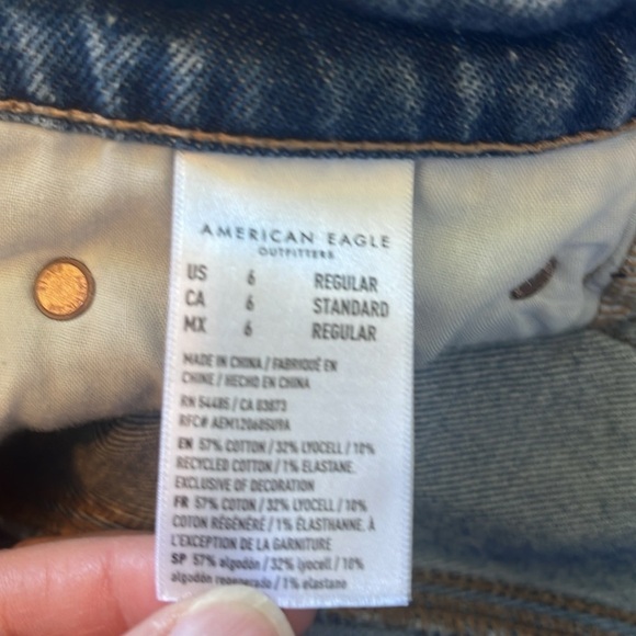 American Eagle 90’s Bootcut Jeans Center Split Size 6 Light Wash Stretch EUC - Picture 10 of 16